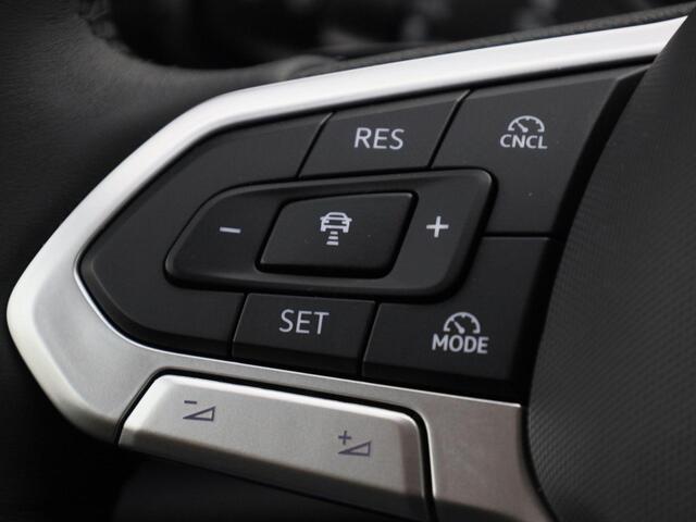 Volkswagen TIGUAN 1.5eTSI/150PK Elegance DSG · 360° Camera + Parkeersensoren · Trekhaak · Massage functie · Garantie tot september 2026