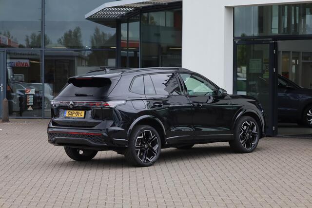 Volkswagen TIGUAN 1.5 eHybrid R-Line Business 272PK / 200kW, Interieur pakket (Leder 'Varenna' bekleding, verwarmbare voorstoelen, verwarmbaar stuurwiel, verwarmbare ruitensproeiers), wegklapbare trekhaak, panoramadak, Assistance pakket plus (rondomzichtcamera (area view),