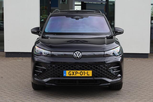 Volkswagen TIGUAN 1.5 eHybrid R-Line Business 272PK / 200kW, Interieur pakket (Leder 'Varenna' bekleding, verwarmbare voorstoelen, verwarmbaar stuurwiel, verwarmbare ruitensproeiers), wegklapbare trekhaak, panoramadak, Assistance pakket plus (rondomzichtcamera (area view),