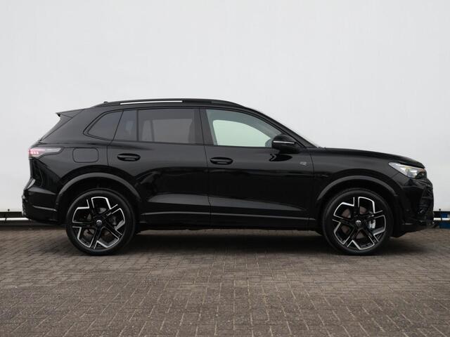 Volkswagen TIGUAN 1.5 eHybrid R-Line Edition 204pk | Panoramadak | Trekhaak | DCC onderstel | Stoel- Stuurverwarming | Assistance pack | Black style pack