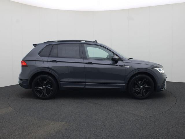 Volkswagen TIGUAN 1.5TSI/150PK R-Line Blackstyle DSG · Panoramadak · Leder · Camera + Parkeersensoren