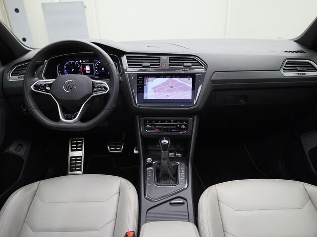 Volkswagen TIGUAN 1.5TSI/150PK R-Line Blackstyle DSG · Panoramadak · Leder · Camera + Parkeersensoren