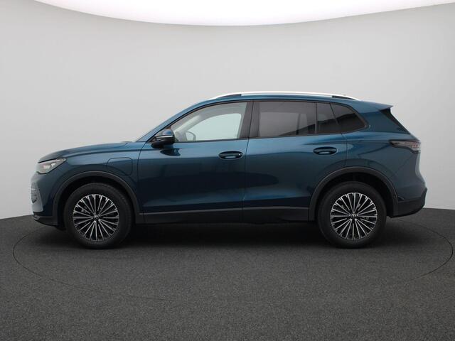 Volkswagen TIGUAN 1.5 eHybrid Life Edition 204PK DSG verwarmbare voorruit, full led, side assist, elek. achterklep, achteruitrijcamera, navi via apple carplay/android auto, stoelverwarming voor + achter, stuurwielverwarming, 18" lichtmetaal adaptive cruise