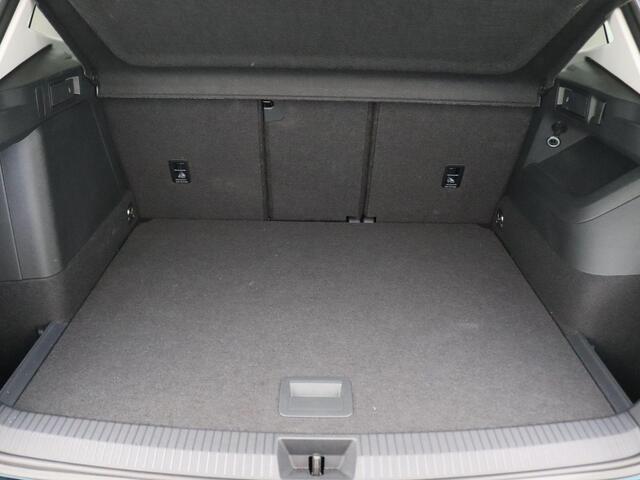 Volkswagen TIGUAN 1.5 eHybrid Life Edition 204PK DSG verwarmbare voorruit, full led, side assist, elek. achterklep, achteruitrijcamera, navi via apple carplay/android auto, stoelverwarming voor + achter, stuurwielverwarming, 18" lichtmetaal adaptive cruise