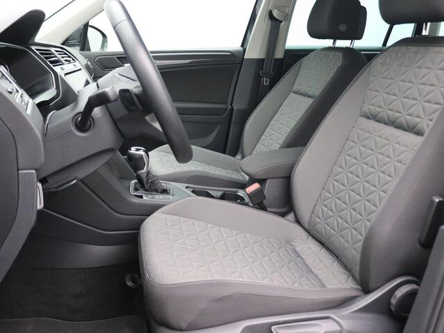 Volkswagen TIGUAN 1.4 TSI Life e-hybrid 245PK DSG led, adaptive cruise, achteruitrijcamera, lane assist, keyless, elek. bedienbare achterklep, navigatie, 17" lichtmetaal