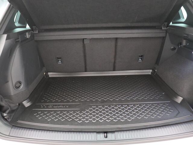 Volkswagen TIGUAN 1.4 TSI eHybrid R-Line Business+ 245PK DSG Matrix-LED, Keyless, Side Assist, Achteruitrijcamera, Navi, Virtual Cockpit, 19" LM, Stoel-Stuurverwarming, Adaptive cruise control