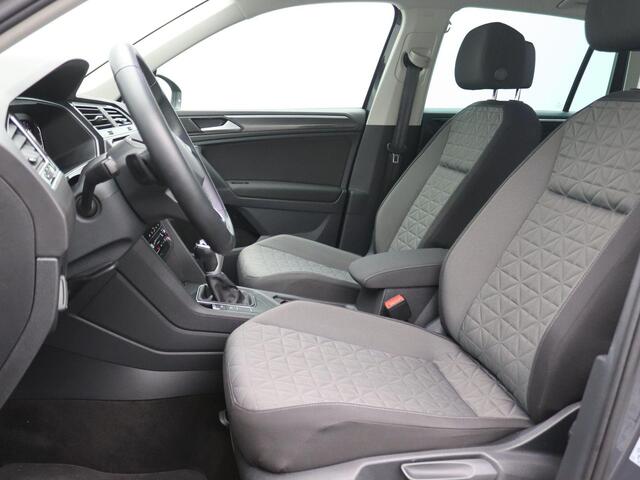 Volkswagen TIGUAN 1.4 TSI eHybrid Life Business 245PK DSG Adaptieve Cruise Controle, Side Assist, 360gr. Camera, Elektr. Achterklep, Virtual Cockpit, Stuurverwarming, Trekhaak, 17" LM Velgen