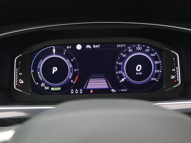 Volkswagen TIGUAN 1.4 TSI eHybrid Elegance 245PK DSG Pano-Schuifdak, Adaptieve Cruise Controle, Side Assist, Achteruitrijcamera, Stoel-Stuurverwarming, Elektr. Achterklep, Trekhaak, 19" LM Velgen