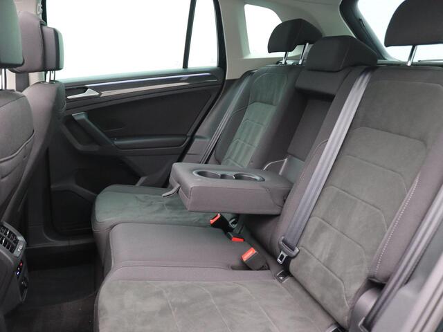 Volkswagen TIGUAN 1.4 TSI eHybrid Elegance 245PK DSG Pano-Schuifdak, Adaptieve Cruise Controle, Side Assist, Achteruitrijcamera, Stoel-Stuurverwarming, Elektr. Achterklep, Trekhaak, 19" LM Velgen
