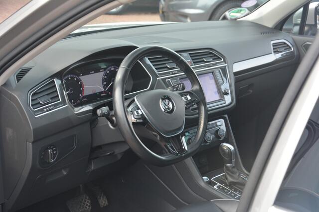 Volkswagen TIGUAN 2.0 TSI 4Motion Highline R-line | Navigatie | Panoramadak | Virtual-cockpit | Memory seats | 360 camera | NL auto!! | Keurig onderhouden Tiguan met de juiste opties!!