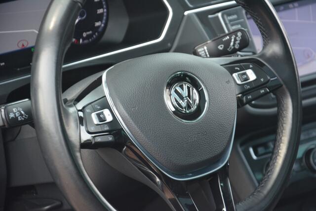 Volkswagen TIGUAN 2.0 TSI 4Motion Highline R-line | Navigatie | Panoramadak | Virtual-cockpit | Memory seats | 360 camera | NL auto!! | Keurig onderhouden Tiguan met de juiste opties!!