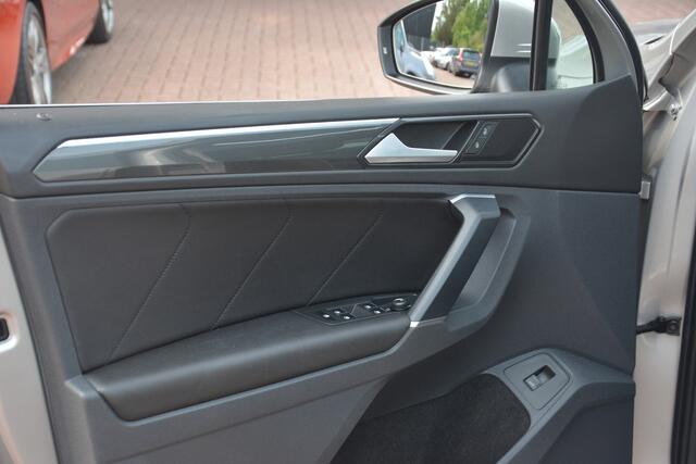 Volkswagen TIGUAN 2.0 TSI 4Motion Highline R-line | Navigatie | Panoramadak | Virtual-cockpit | Memory seats | 360 camera | NL auto!! | Keurig onderhouden Tiguan met de juiste opties!!