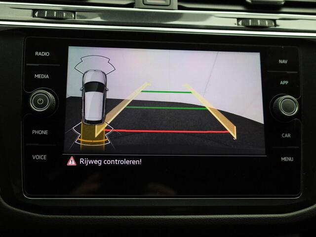 Volkswagen TIGUAN 1.5TSI/150PK R-Line Blackstyle DSG · Navigatie · App connect · Camera + Parkeersensoren