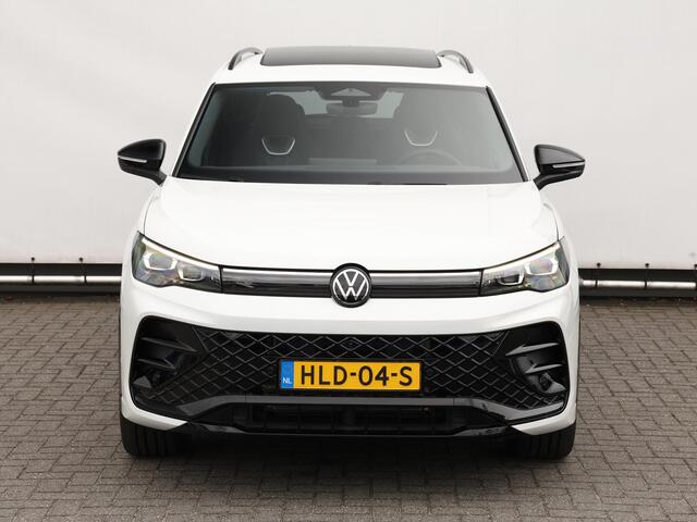 Volkswagen TIGUAN R-Line-Edition 1.5 eHybrid 272 pk | Panoramadak | 360'' Camera | Trekhaak | Stoel & stuurverwarming |