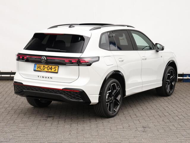 Volkswagen TIGUAN R-Line-Edition 1.5 eHybrid 272 pk | Panoramadak | 360'' Camera | Trekhaak | Stoel & stuurverwarming |