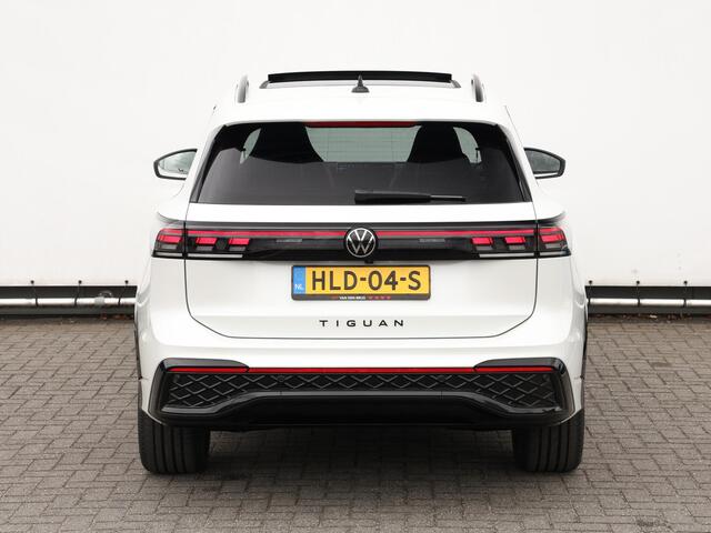 Volkswagen TIGUAN R-Line-Edition 1.5 eHybrid 272 pk | Panoramadak | 360'' Camera | Trekhaak | Stoel & stuurverwarming |