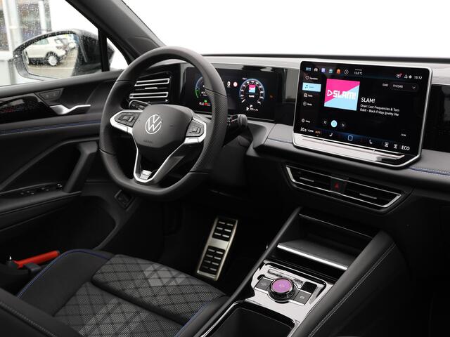 Volkswagen TIGUAN R-Line-Edition 1.5 eHybrid 272 pk | Panoramadak | 360'' Camera | Trekhaak | Stoel & stuurverwarming |