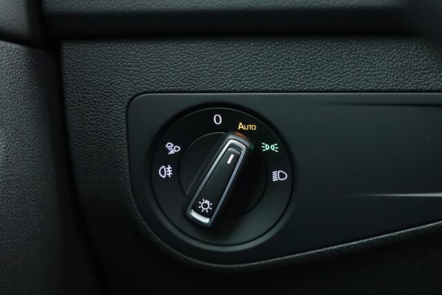 Volkswagen TIGUAN 1.5 TSI R-Line DSG | Pano | Elek. Trekhaak | Travel Assist | IQ. Light | Camera | Stoel- Stuurverw.