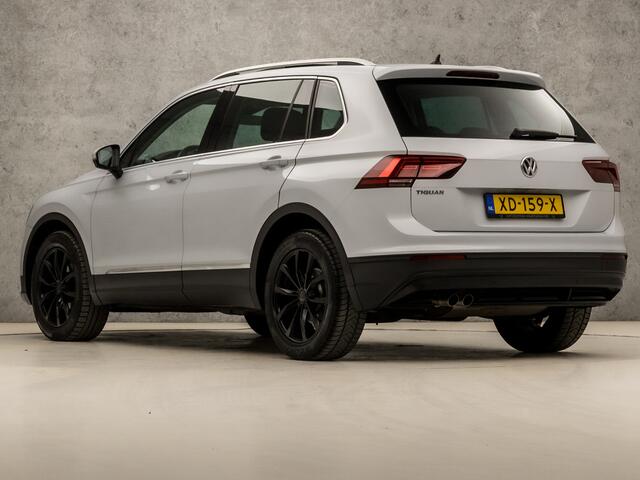 Volkswagen TIGUAN 1.5 TSI ACT Sportline Business 150Pk Automaat (PANORAMADAK, APPLE CARPLAY, GROOT NAVI, LED KOPLAMPEN, KEYLESS, LEDEREN SPORTSTOELEN, STOELVERWARMING, ADAPTIVE CRUISE, ELEK ACHTERKLEP, GETINT GLAS, NIEUWSTAAT)