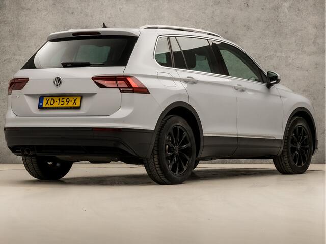 Volkswagen TIGUAN 1.5 TSI ACT Sportline Business 150Pk Automaat (PANORAMADAK, APPLE CARPLAY, GROOT NAVI, LED KOPLAMPEN, KEYLESS, LEDEREN SPORTSTOELEN, STOELVERWARMING, ADAPTIVE CRUISE, ELEK ACHTERKLEP, GETINT GLAS, NIEUWSTAAT)