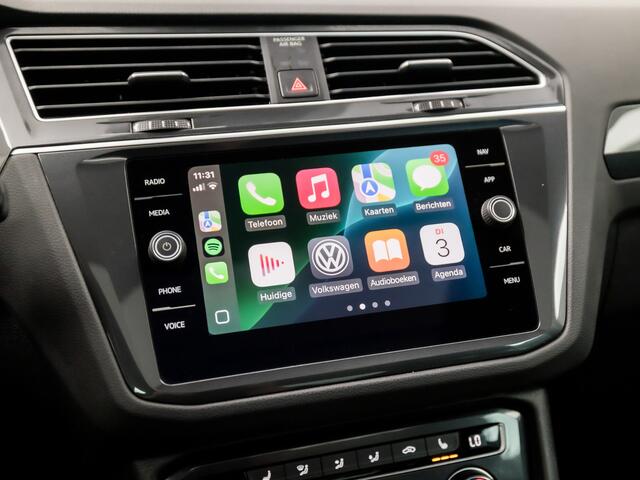 Volkswagen TIGUAN 1.5 TSI ACT Sportline Business 150Pk Automaat (PANORAMADAK, APPLE CARPLAY, GROOT NAVI, LED KOPLAMPEN, KEYLESS, LEDEREN SPORTSTOELEN, STOELVERWARMING, ADAPTIVE CRUISE, ELEK ACHTERKLEP, GETINT GLAS, NIEUWSTAAT)
