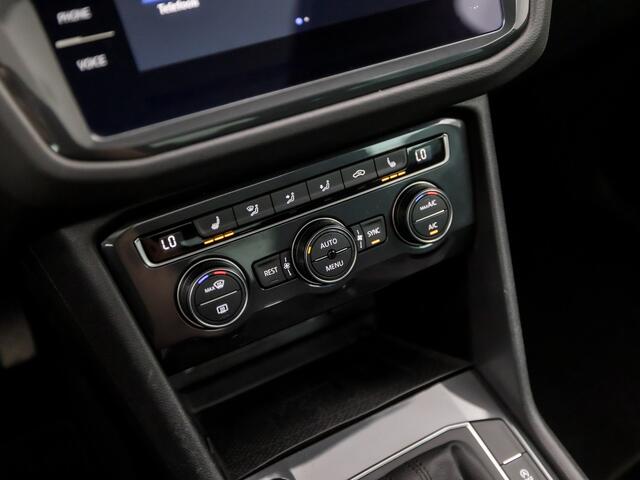 Volkswagen TIGUAN 1.5 TSI ACT Sportline Business 150Pk Automaat (PANORAMADAK, APPLE CARPLAY, GROOT NAVI, LED KOPLAMPEN, KEYLESS, LEDEREN SPORTSTOELEN, STOELVERWARMING, ADAPTIVE CRUISE, ELEK ACHTERKLEP, GETINT GLAS, NIEUWSTAAT)