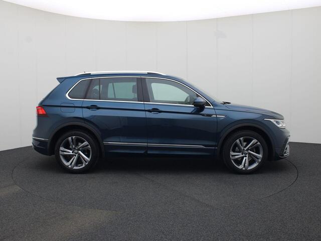 Volkswagen TIGUAN 1.5 TSI 150pk DSG R-Line Business+ · Navigatie · Trekhaak · Camera + Parkeersensoren