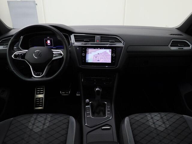 Volkswagen TIGUAN 1.5 TSI 150pk DSG R-Line Business+ · Navigatie · Trekhaak · Camera + Parkeersensoren