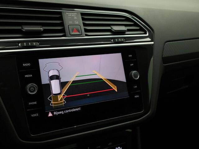 Volkswagen TIGUAN 1.5 TSI 150pk DSG R-Line Business+ · Navigatie · Trekhaak · Camera + Parkeersensoren