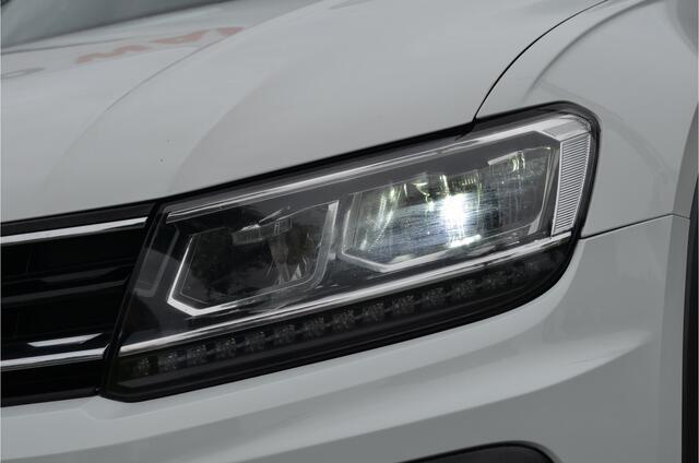 Volkswagen TIGUAN 2.0 TDI 2x R-line Highline Virtual cockpit | 2x Memory stoel | LED koplampen | Carplay | Leer | Stoelverwarming | Trekhaak