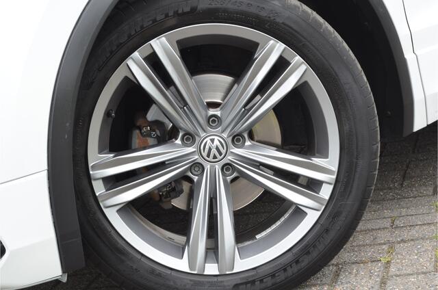 Volkswagen TIGUAN 2.0 TDI 2x R-line Highline Virtual cockpit | 2x Memory stoel | LED koplampen | Carplay | Leer | Stoelverwarming | Trekhaak