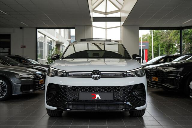 Volkswagen TIGUAN 1.5 TSI R-Line | PANO | TREKHAAK | BLACK LINE | 360° CAMERA | MASSAGE