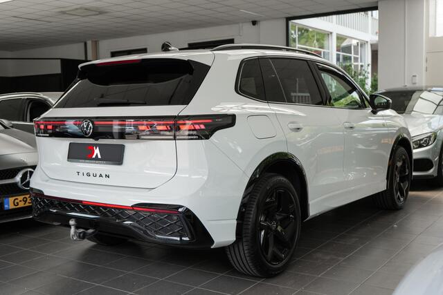 Volkswagen TIGUAN 1.5 TSI R-Line | PANO | TREKHAAK | BLACK LINE | 360° CAMERA | MASSAGE