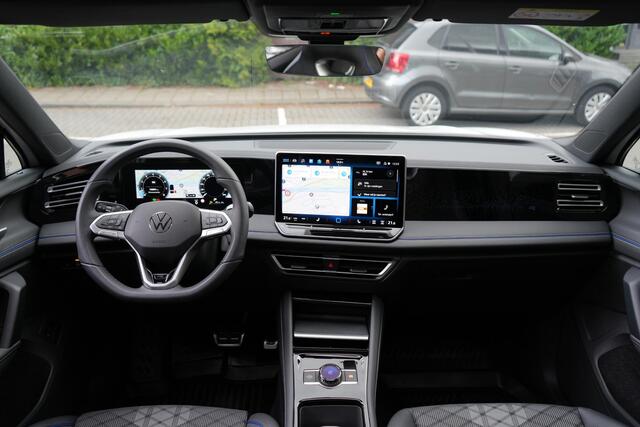 Volkswagen TIGUAN 1.5 TSI R-Line | PANO | TREKHAAK | BLACK LINE | 360° CAMERA | MASSAGE