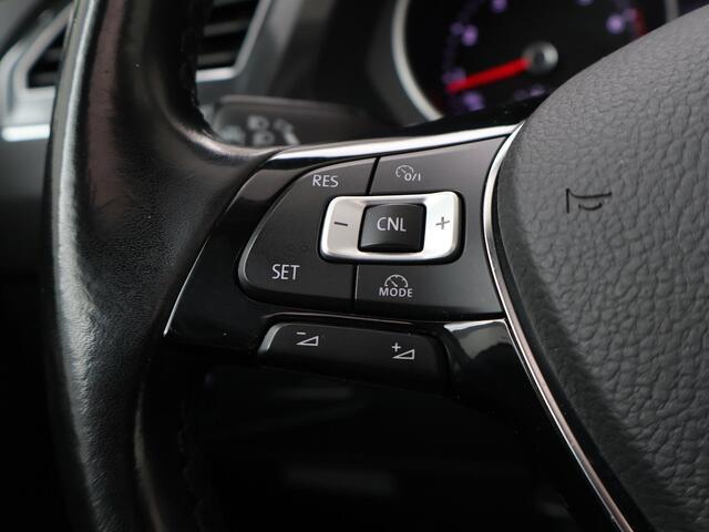 Volkswagen TIGUAN 1.4 TSI ACT Connected Series | 150 PK | Automaat | Multifunctioneel stuurwiel | Stoelverwarming | Parkeersensoren | Panoramadak |
