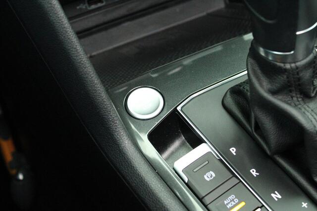 Volkswagen TIGUAN 1.4 TSI 150pk DSG ACT R-Line Highline 360Camera Keyless Virtual Cockpit Stoelverwarming Panoramadak Navigatie