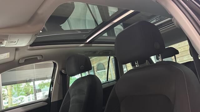 Volkswagen TIGUAN 1.4 TSI R-Line Bus. Connected