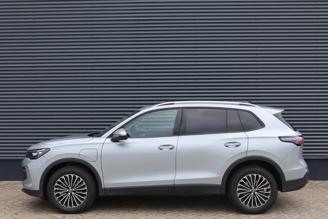 Volkswagen TIGUAN 1.5 eHybrid 204pk Edition IQ.Light/Keyless/Camera/DCC/ACC/Winterpakket/Elek. klep/Dodehoek/trekhaak wegkl.