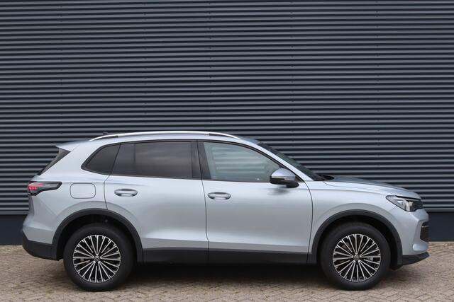 Volkswagen TIGUAN 1.5 eHybrid 204pk Edition IQ.Light/Keyless/Camera/DCC/ACC/Winterpakket/Elek. klep/Dodehoek/trekhaak wegkl.