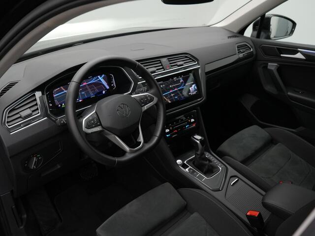 Volkswagen TIGUAN Elegance Business 1.4 TSI 245 pk DSG eHybrid | Panoramadak | Trekhaak | Navigatie Discover Pro | Rondomzicht camera | Stuur-/stoelverwarming | IQ Light