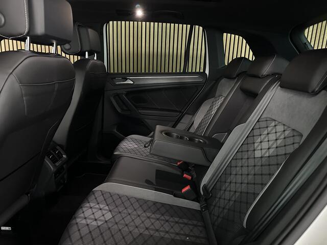 Volkswagen TIGUAN 1.5 TSI ACT Highline Business R Schuif / kantel dak | Matrix LED | Carplay