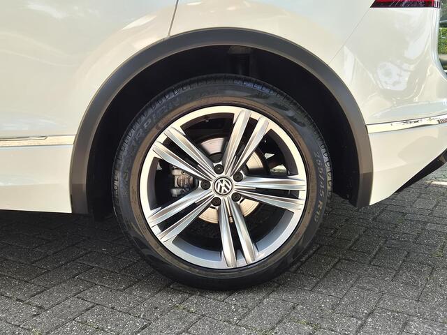 Volkswagen TIGUAN 1.5 TSI Comfortline Business R-Line | Navigatie | Climate Control | Cruise Control | LM Velgen