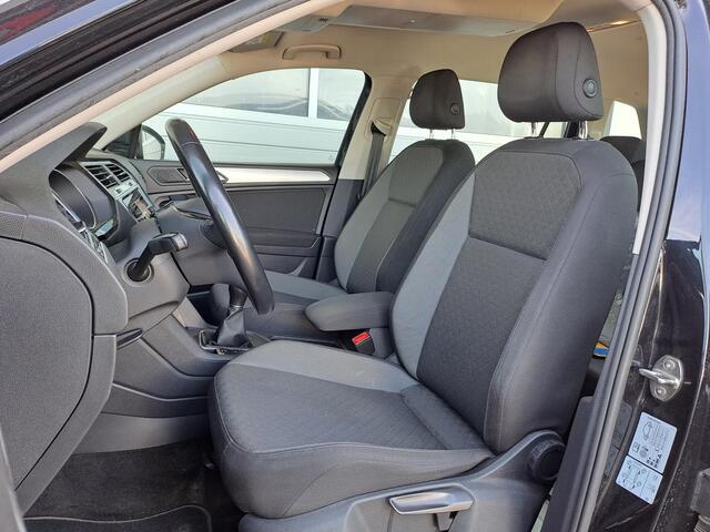 Volkswagen TIGUAN Allspace 1.5 TSI Comfortline Business, 7-Persoons, Trekhaak, Keyless,