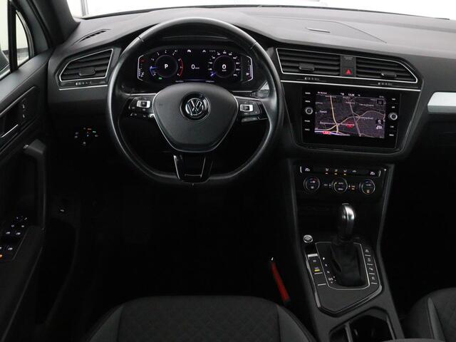 Volkswagen TIGUAN 1.5 TSI R-Line | DSG | 360 camera | Active Info | Keyless | Adaptive cruise | Trekhaak | Full LED | Park Assist | Carplay | Navigatie