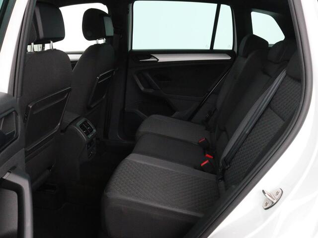 Volkswagen TIGUAN 1.5 TSI R-Line | DSG | 360 camera | Active Info | Keyless | Adaptive cruise | Trekhaak | Full LED | Park Assist | Carplay | Navigatie