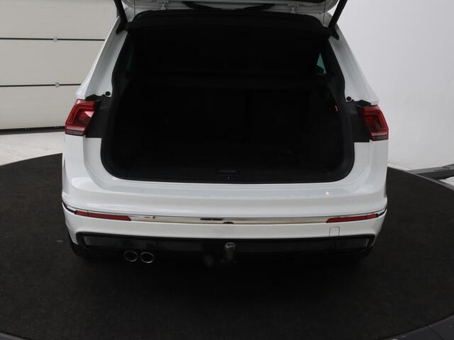 Volkswagen TIGUAN 1.5 TSI R-Line | DSG | 360 camera | Active Info | Keyless | Adaptive cruise | Trekhaak | Full LED | Park Assist | Carplay | Navigatie