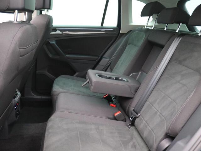 Volkswagen TIGUAN 1.4 TSI eHybrid Elegance 245PK DSG Pano-Schuifdak, Adaptieve Cruise Controle, 360gr. Camera, Stoel-Stuur en Achterbankverwarming, Navi, Matrix LED-Verlichting, Side Assist, Trekhaak, 19" LM Velgen