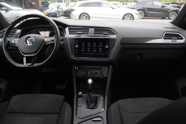 Volkswagen TIGUAN Allspace 1.5 TSI Highline Business R 7p. / Panoramadak / Camera / 20'' / Virtual Cockpit / DAB / Stoelverwarming / ACC / Spiegelpakket
