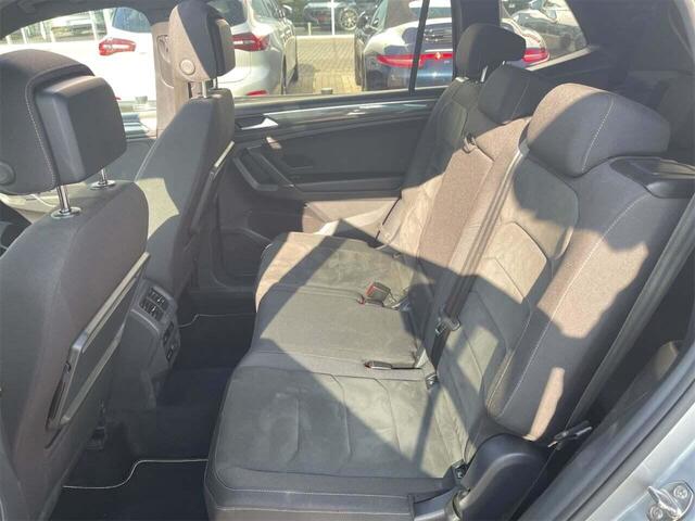Volkswagen TIGUAN Allspace 1.5 TSI Highline Business R 7p. / Panoramadak / Camera / 20'' / Virtual Cockpit / DAB / Stoelverwarming / ACC / Spiegelpakket