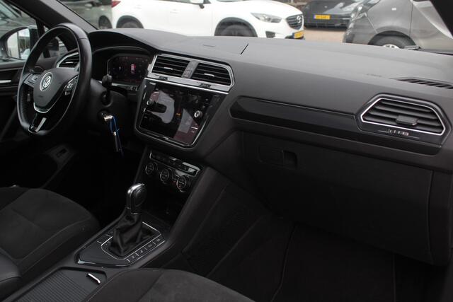 Volkswagen TIGUAN Allspace 1.5 TSI Highline Business R 7p. / Panoramadak / Camera / 20'' / Virtual Cockpit / DAB / Stoelverwarming / ACC / Spiegelpakket